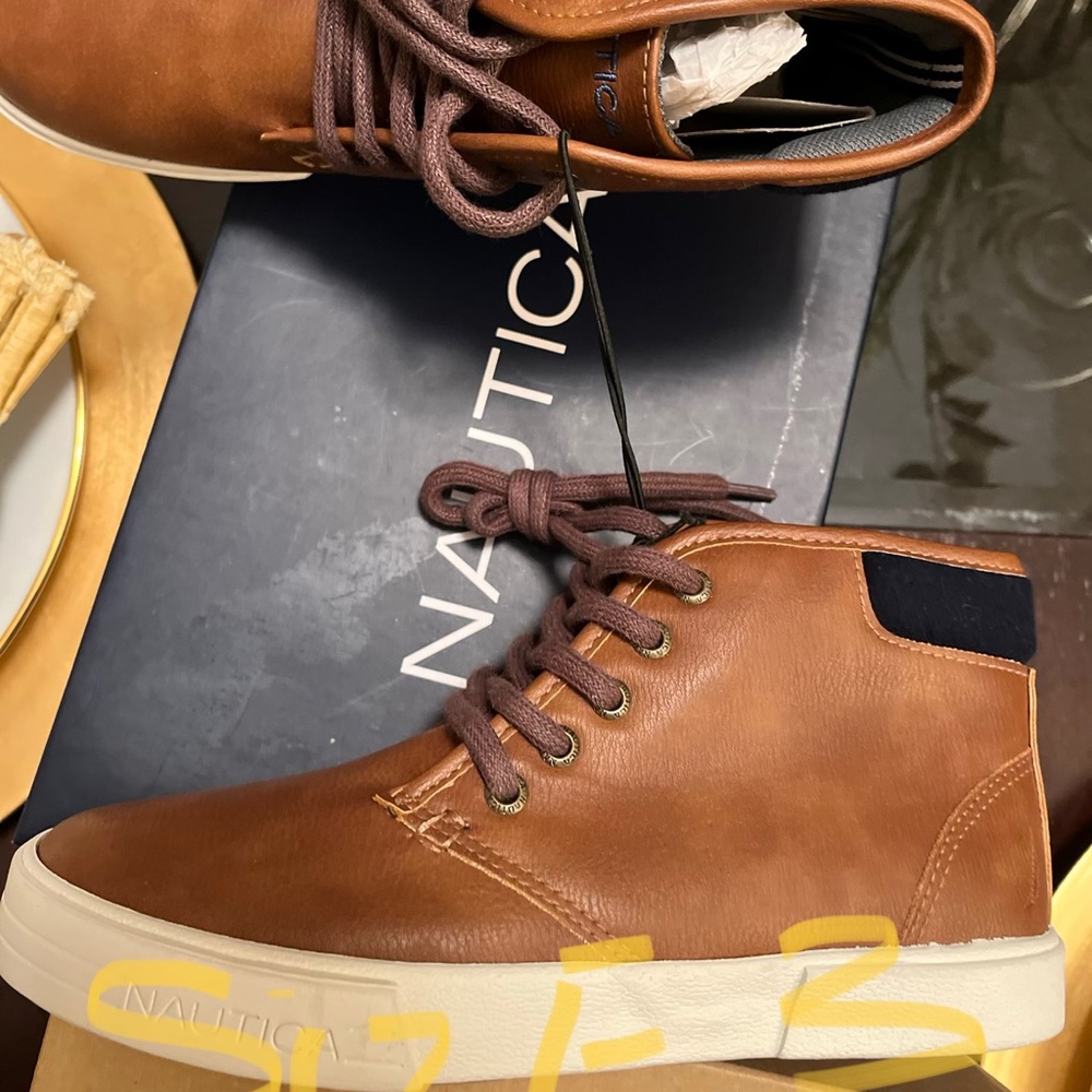 Nautica youth causal shoe